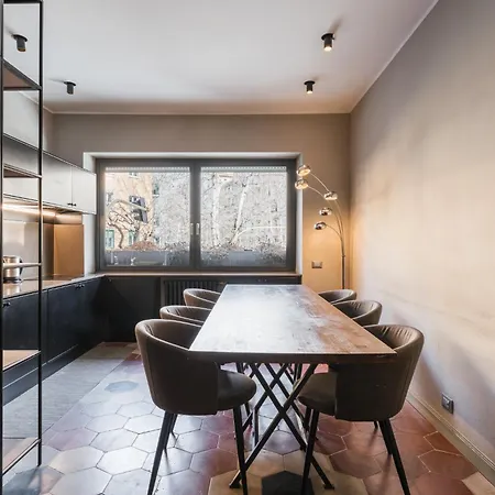 לינה וארוחת בוקר The Place 3*