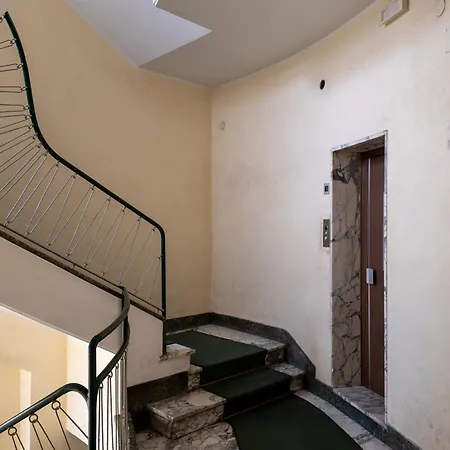 לינה וארוחת בוקר The Place 3*