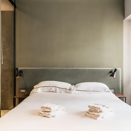 לינה וארוחת בוקר The Place 3*