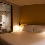 לינה וארוחת בוקר The Place 3*